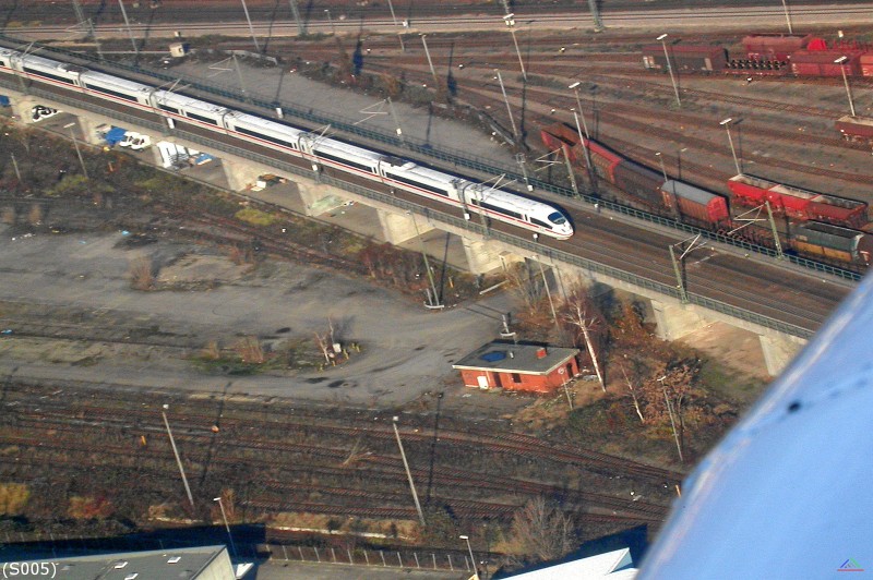 Sichtung 005.jpg - Ein ICE, vermutlich ICE 105/505 von Amsterdam bzw. Köln nach Basel, bei der Ausfahrt aus Mannheim Hbf.